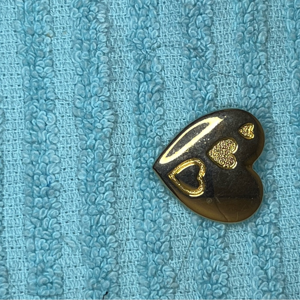 Chic Gold Heart Brooch
